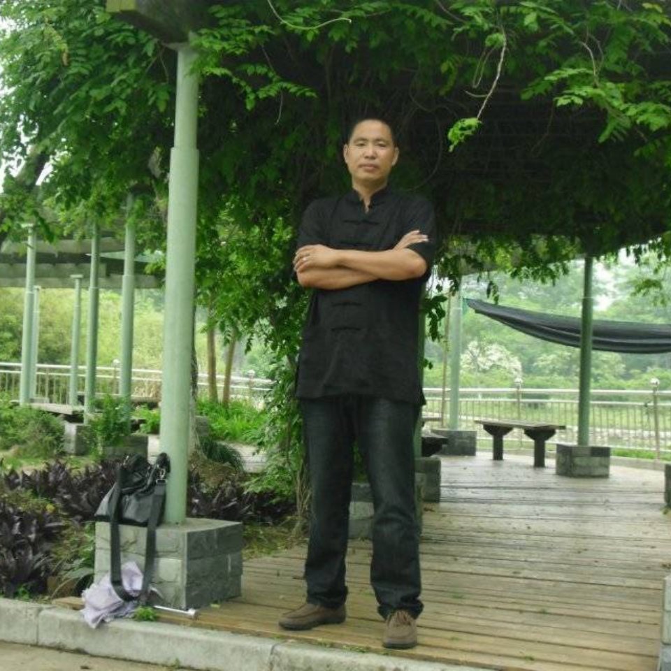 傲