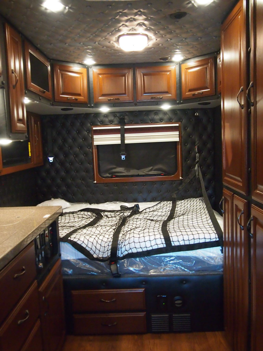 What Do Luxury Sleeper Cabs for Long-Haul Truck Drivers Look Like? - Core77