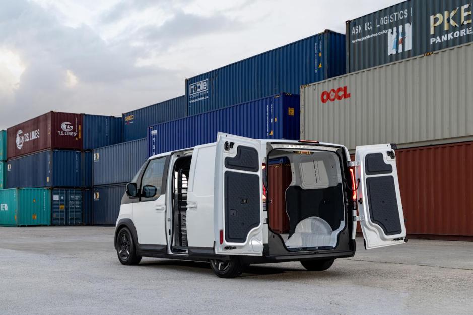 13_PV5-Cargo-Clear-White-Static