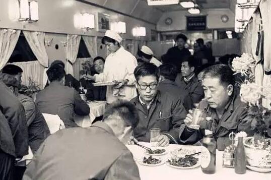 the-histories-and-changes-of-dining-cars-on-china