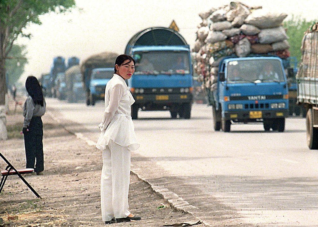 CHINA-HIGHWAY-GIRLS