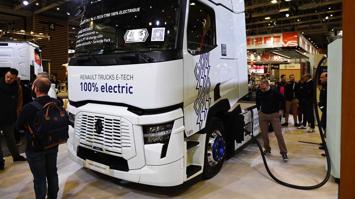weltpremiere-fuer-renault-trucks-e-tech-t-780-thumbnail_large